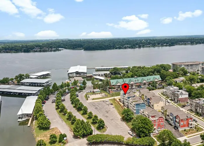 The Lakeside Landing